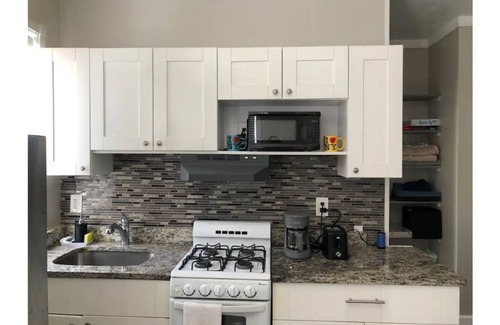 Mid Beach Condo | Cozy 1 bedroom beachside apartment in Miami Beach