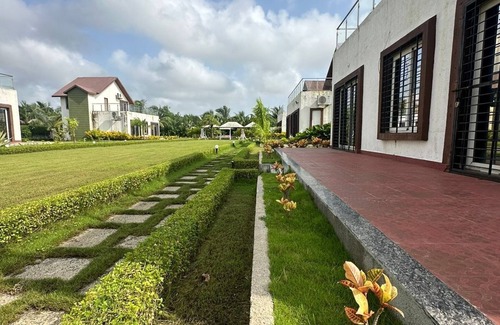 Navsari House | Cozy 1-bedroom bungalow with AC and fitness room in lovely UBHARAT