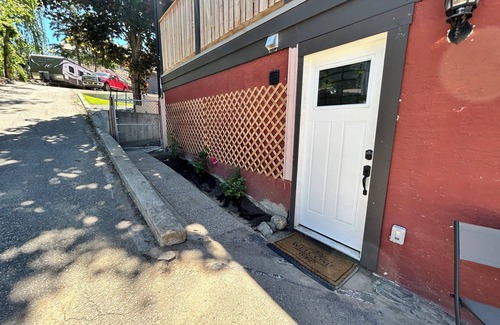 Central Okanagan House | Cozy 1 bedroom