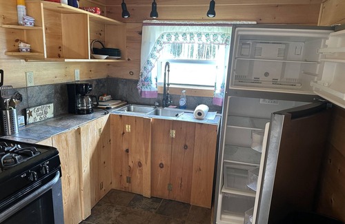 East Machias Cabin | Cozy 1 bedroom cabin a few steps from Gardner Lake