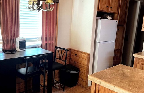 Sweeny Cabin | Cozy 1-bedroom cabin in charming Sweeny with fitness room, WiFi