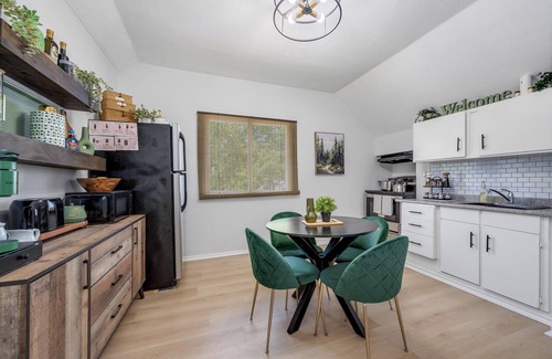 Grantham Apartment | Cozy 1 bedroom, centrally located minutes to Niagara on the Lake, Niagara Falls.