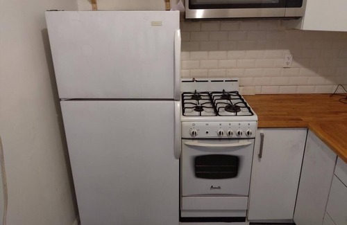 Clinton Hill Apartment | Cozy 1-bedroom, Centrally Located Next Door to Subway/Metro