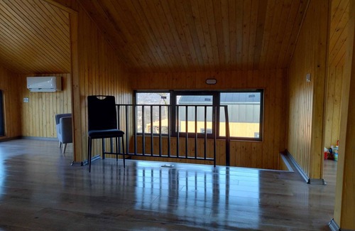 Suncuius Ski Chalet | Cozy 1-bedroom chalet with WiFi, AC in charming Șuncuiuș