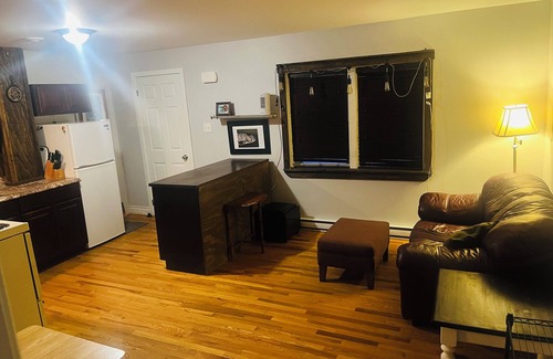 Waterford Valley House | Cozy 1 bedroom close to dt next to river