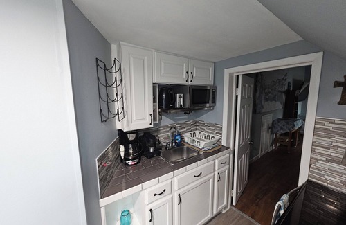 Atlantic City Condo | Cozy 1-bedroom condo - 1 block from the beach and AC boardwalk, next to Stockton