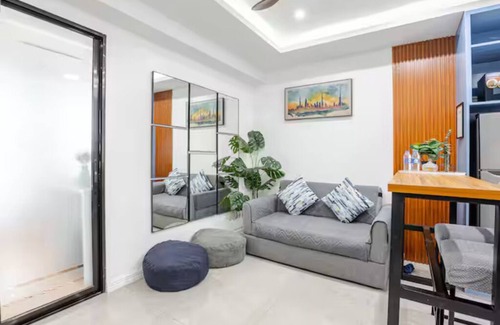 South Triangle Condo | Cozy 1-Bedroom Condo in Quezon City - Free Pool Access