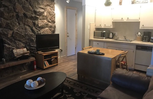 Rendezvous Condo | Cozy, 1 bedroom Condo, 2 Blocks from Downtown, on Ski Bus Route
