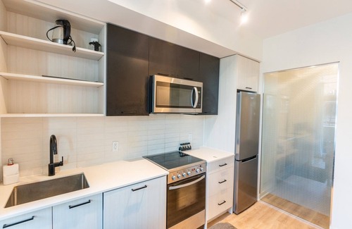 The Junction Condo | Cozy 1 Bedroom Condo Apartment in Toronto