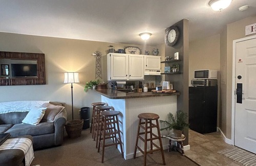 Hancock Condo | Cozy 1-bedroom condo at ski resort with WiFi, fitness room, pool & hottub