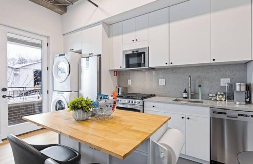 Virginia Highland Condo | Cozy 1-bedroom condo, fitness room in brilliant Atlanta-Ponce City Market Area