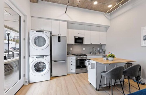Virginia Highland Condo | Cozy 1-bedroom condo, fitness room in brilliant Atlanta-Ponce City Market Area