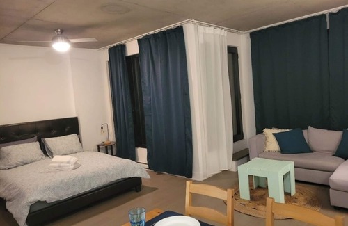 Griffintown Condo | Cozy 1-bedroom condo in charming Griffintown with rooftop pool, fitness room
