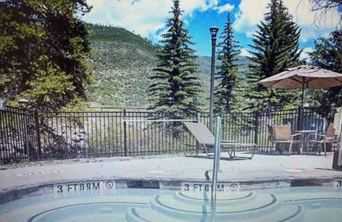 Highland Meadows Condo | Cozy 1-bedroom condo in Vail with complimentary resort shuttle.
