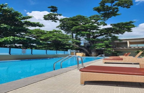 Lahug Condo | Cozy 1-bedroom condo with WiFi, AC in marvelous Cebu City