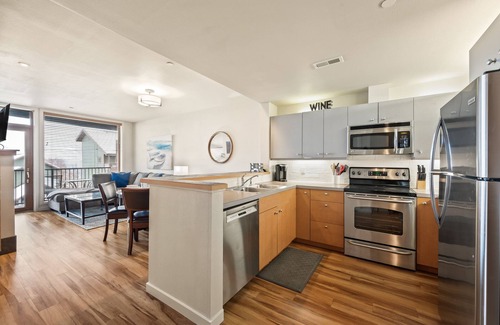 Chelan Condo | Cozy 1 bedroom condo steps away from the lake