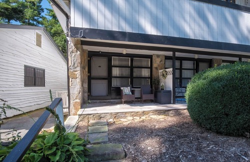 Flat Rock Condo | Cozy 1-bedroom condo in charming Flat Rock.