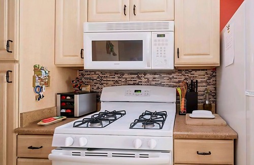 Las Vegas Condo | Cozy 1-bedroom condo in a gated, quiet community