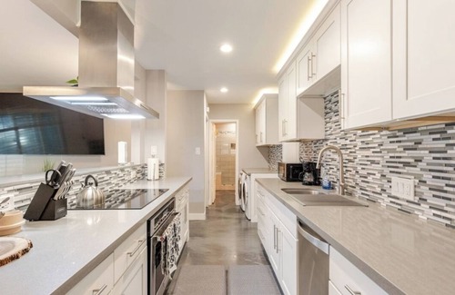 East Village Condo | Cozy 1-bedroom condo in enjoyable Long Beach with WiFi