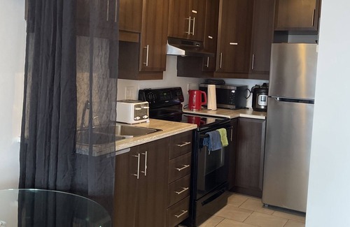 Plateau Apartment | Cozy 1 bedroom condo with 2 bathrooms