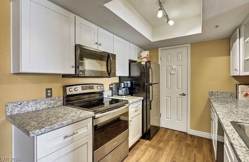 Laughlin Condo | Cozy 1-bedroom condo with river view and pickle-ball in amazing Laughlin