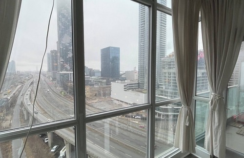 Financial District Condo | Cozy 1-bedroom condo with AC, WiFi in cool Toronto