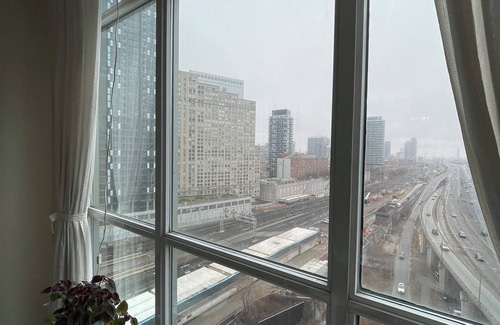 Financial District Condo | Cozy 1-bedroom condo with AC, WiFi in cool Toronto