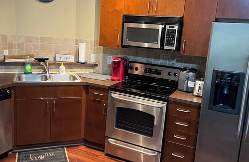 West End Condo | Cozy 1-bedroom condo with AC, WiFi in charming Atlanta