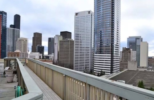 Downtown Seattle Condo | Cozy 1-bedroom condo with WiFi in downtown Seattle