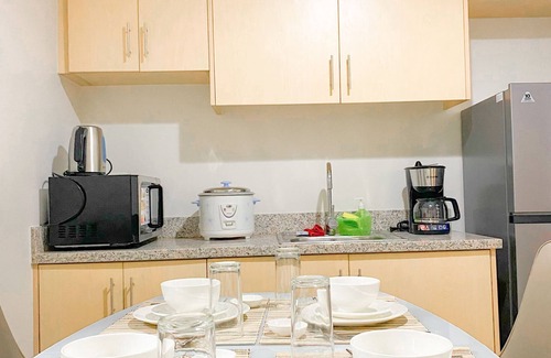 Legazpi Village Condo | Cozy 1-bedroom condo with AC and WiFi in located in the Heart of Makati