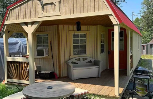 Kings County Cottage | Cozy 1 bedroom cottage, short walk from the baynn