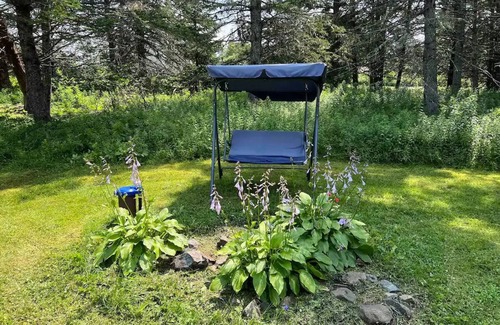 Kings County Cottage | Cozy 1 bedroom cottage, short walk from the baynn
