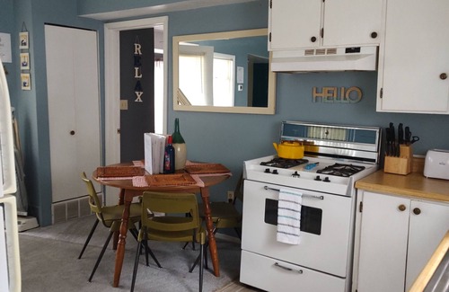 Manistee Cottage | Cozy 1 bedroom cottage walking distance to Lake Michigan & downtown!