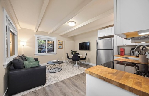 Sudden Valley House | Cozy 1-bedroom forest retreat in gorgeous Bellingham