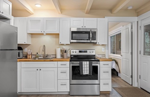 Sudden Valley House | Cozy 1-bedroom forest retreat in gorgeous Bellingham