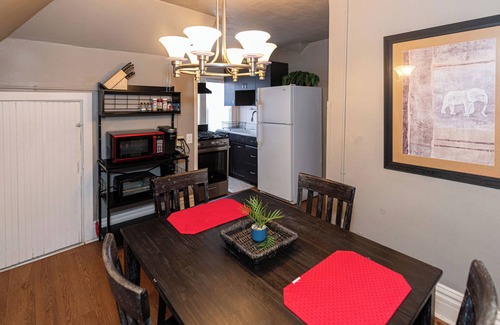 Northside Apartment | Cozy 1-Bedroom Furnished Gem Near Hospitals
