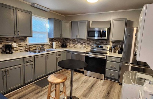 Parker Apartment | Cozy 1-bedroom Gem in GVL