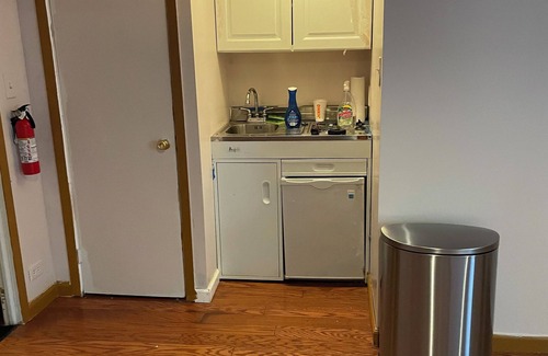 Pelham Gardens Apartment | Cozy 1 Bedroom, Ground Floor Apartment in the Northeast Bronx