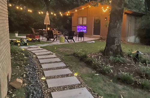 Little Rock House | Cozy 1-bedroom guest house in quiet Robinwood division within Little Rock.