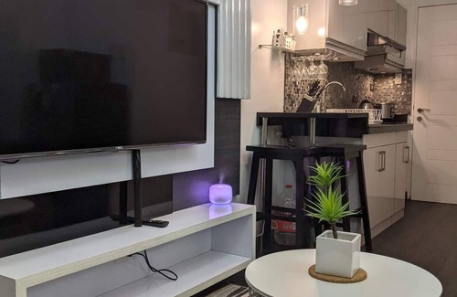 Pasig Condo | Cozy 1-Bedroom Hideaway: Your Home Away from Home - near malls & restaurants!