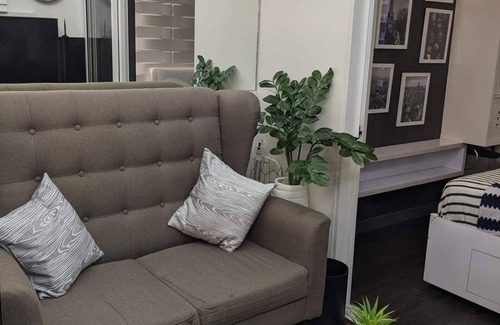 Pasig Condo | Cozy 1-Bedroom Hideaway: Your Home Away from Home - near malls & restaurants!