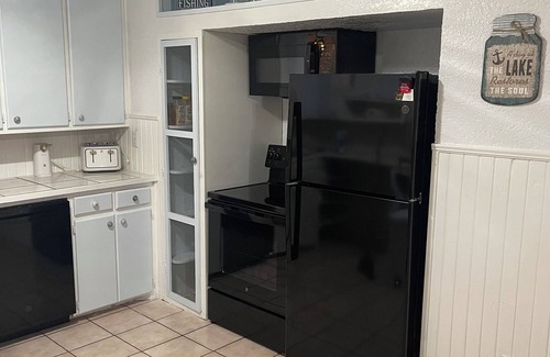 Silver House | Cozy 1-bedroom house in enjoyable Colorado City with AC, WiFi