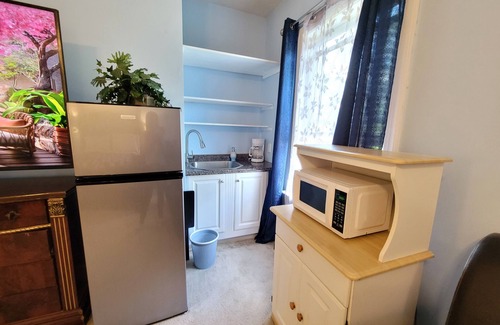 Hampton Apartment | Cozy 1-bedroom hotel suite with AC, WiFi in delightful Hampton