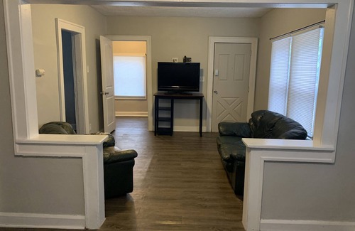 Indianapolis House | Cozy 1 Bedroom House, Free Parking, Highway Access