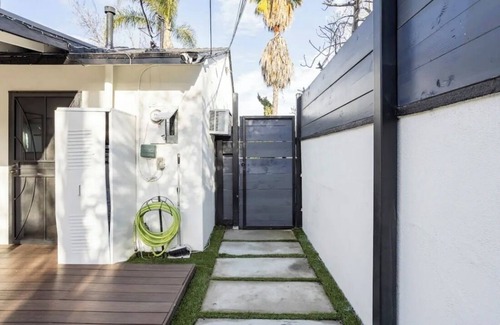 Tarzana House | Cozy 1-bedroom house with AC, WiFi in lovely Los Angeles