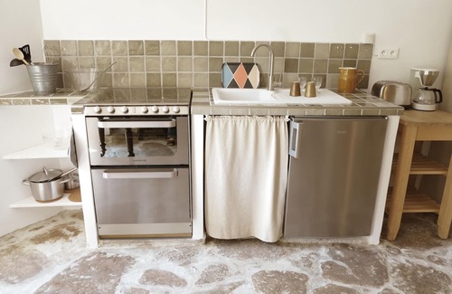 Goult House | Cozy 1 bedroom house, 2 min walk from the village square in GOULT. Pet friendly