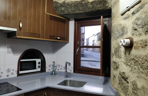 Padron House | Cozy 1-bedroom house in serene Padrón with WiFi, AC