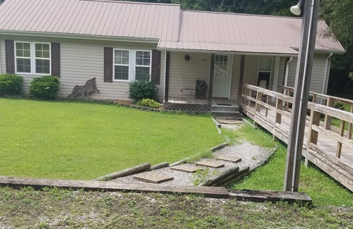 Elgin House | Cozy 1-bedroom house in charming Allardt with AC, WiFi
