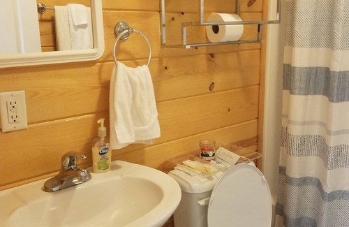 Elgin House | Cozy 1-bedroom house in charming Allardt with AC, WiFi