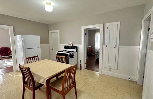 Manchester House | Cozy 1-bedroom house w/WiFi. Work, weekend getaway or celebration? Great place